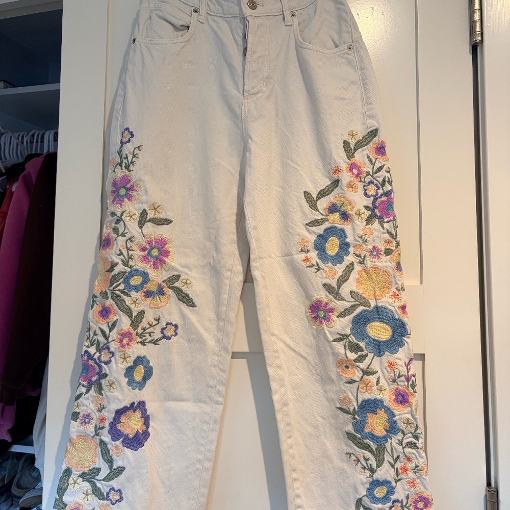 Embroidered Free People jeans size 26
